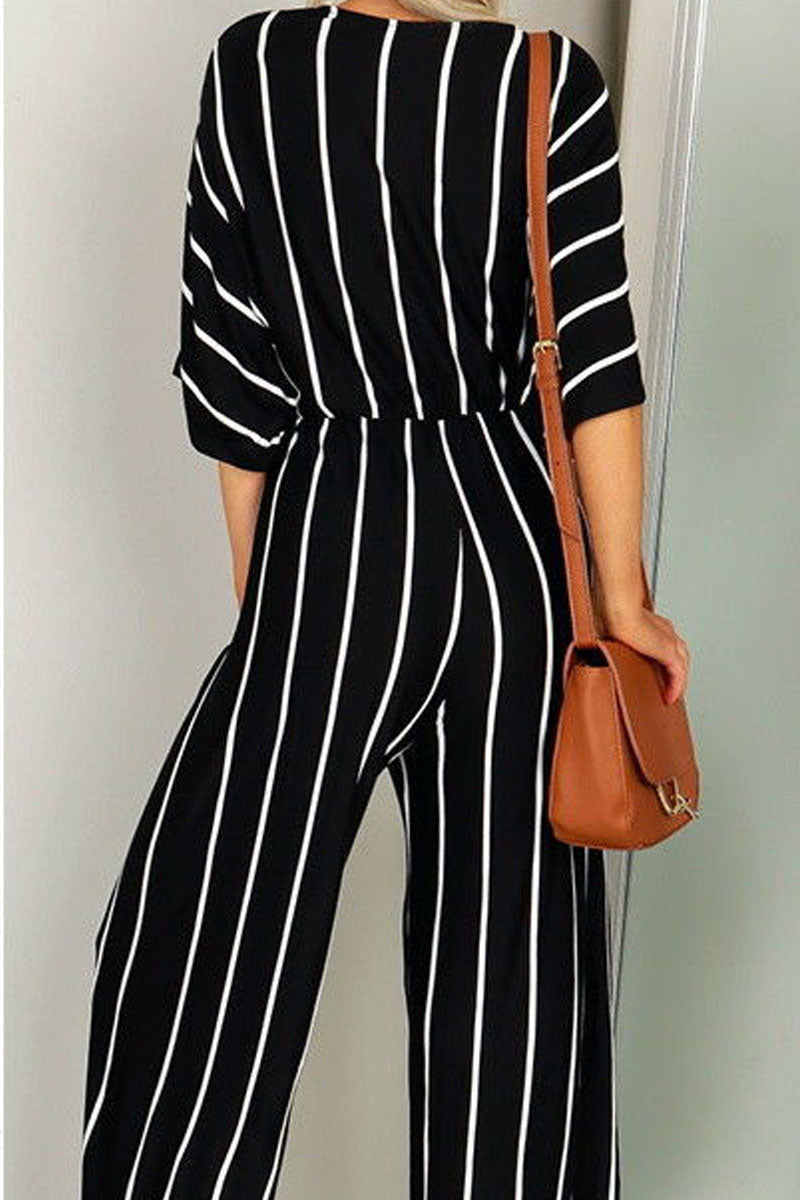 MW | Gestreifter Jumpsuit mit V-Ausschnitt und weitem Bein