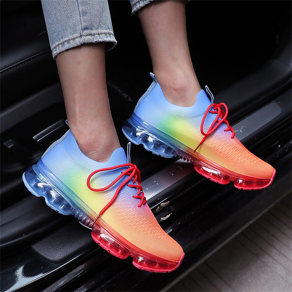 MW | Lässige Sneakers mit transparenter Sohle und Schnürung