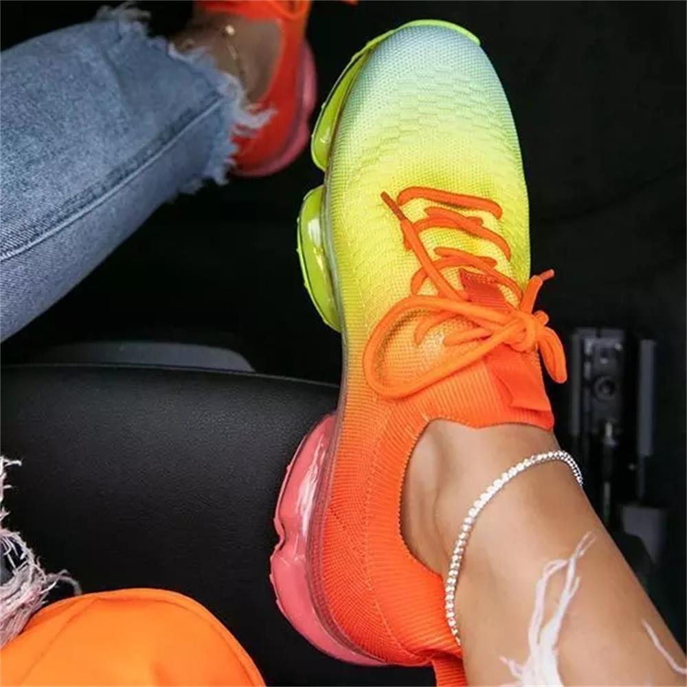 MW | Lässige Sneakers mit transparenter Sohle und Schnürung