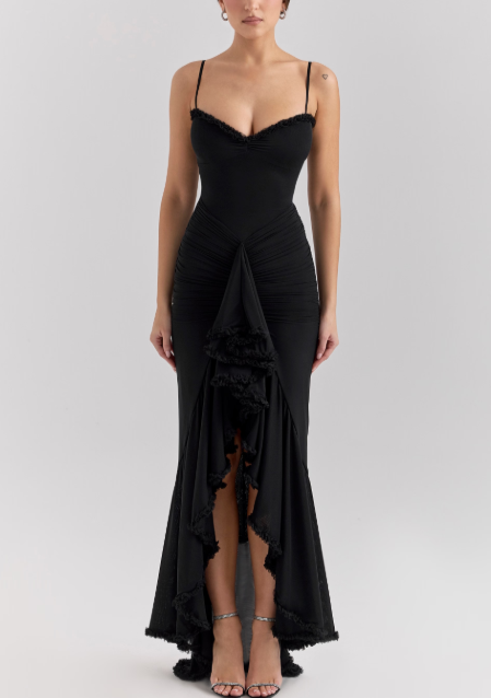 MW | Langes Abendkleid mit schmalen Trägern und asymmetrischem Rock für einen eleganten Auftritt