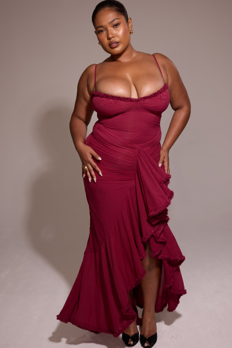 MW | Langes Abendkleid mit schmalen Trägern und asymmetrischem Rock für einen eleganten Auftritt