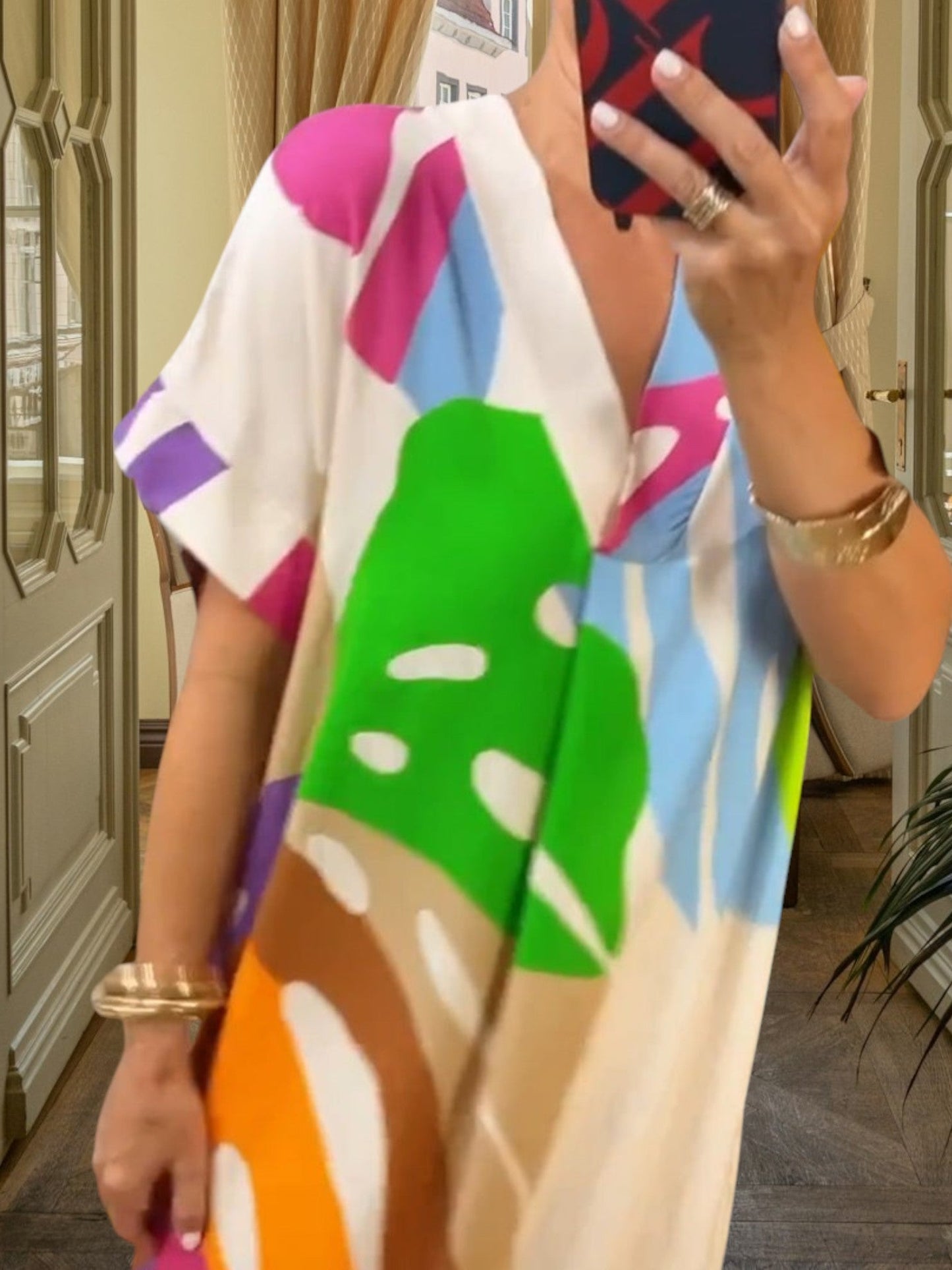 MW | Lebhaftes Midi Kleid aus Baumwollmix mit V-Ausschnitt und kurzem Arm, ideal für Frühling und Sommer