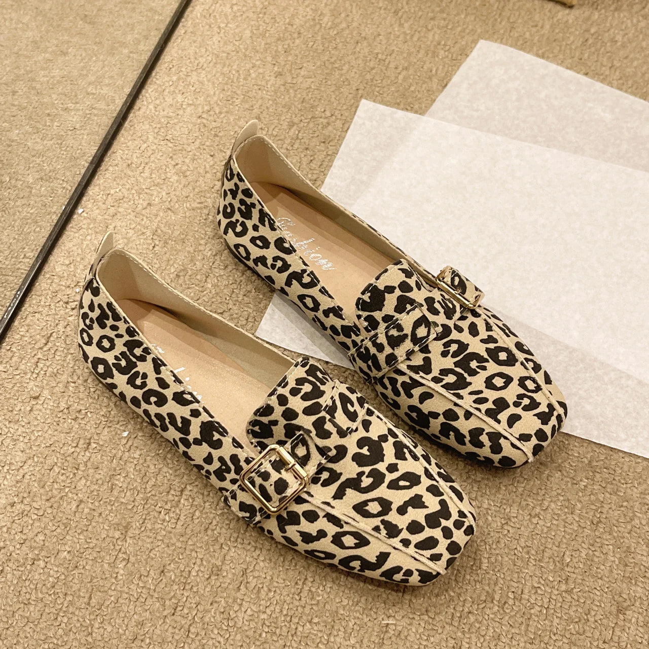 Elegante und stützende orthopädische Turnschuhe