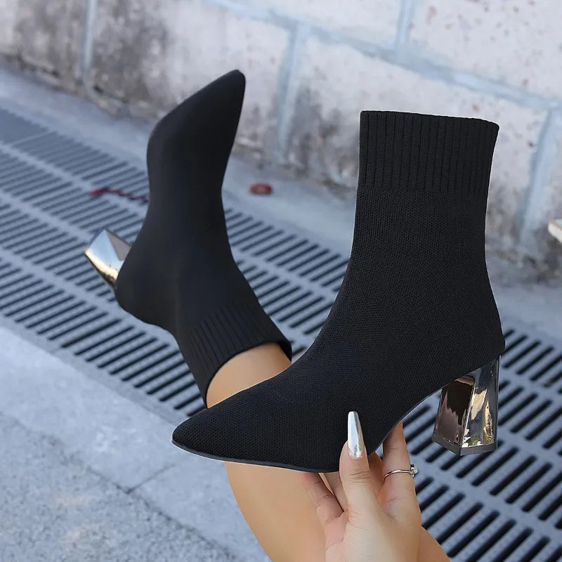 Lässige und stützende orthopädische Stiefel