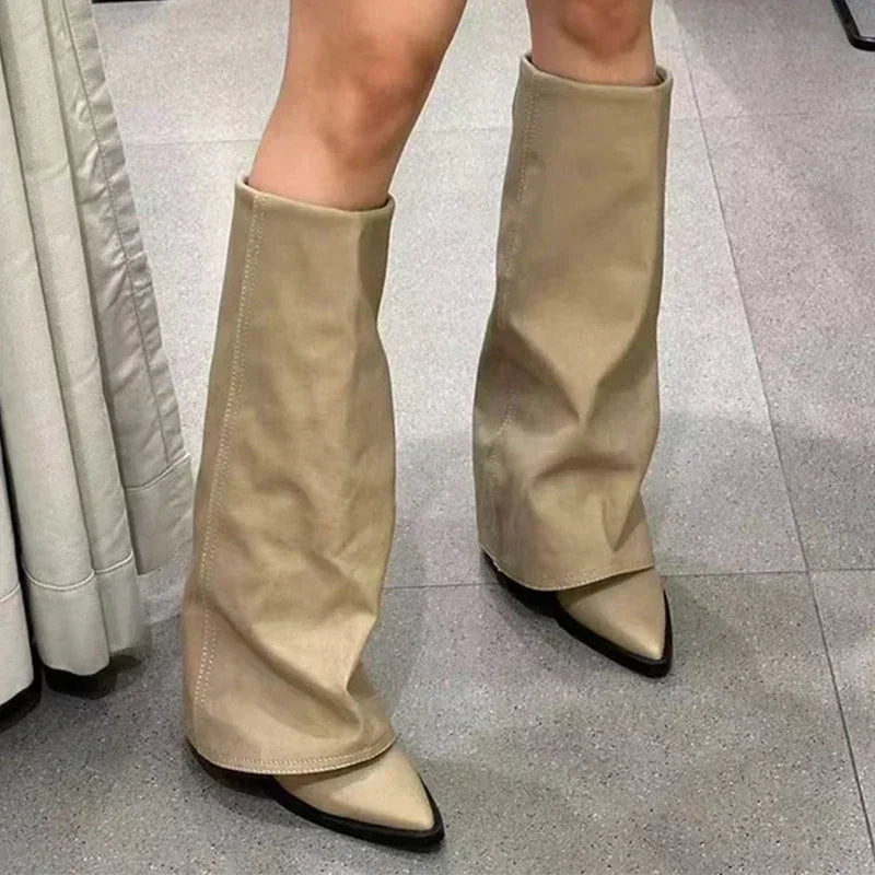 Stützende und stilvolle orthopädische Stiefel