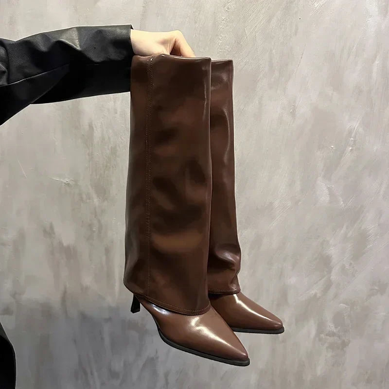 Modische und stützende orthopädische Stiefel
