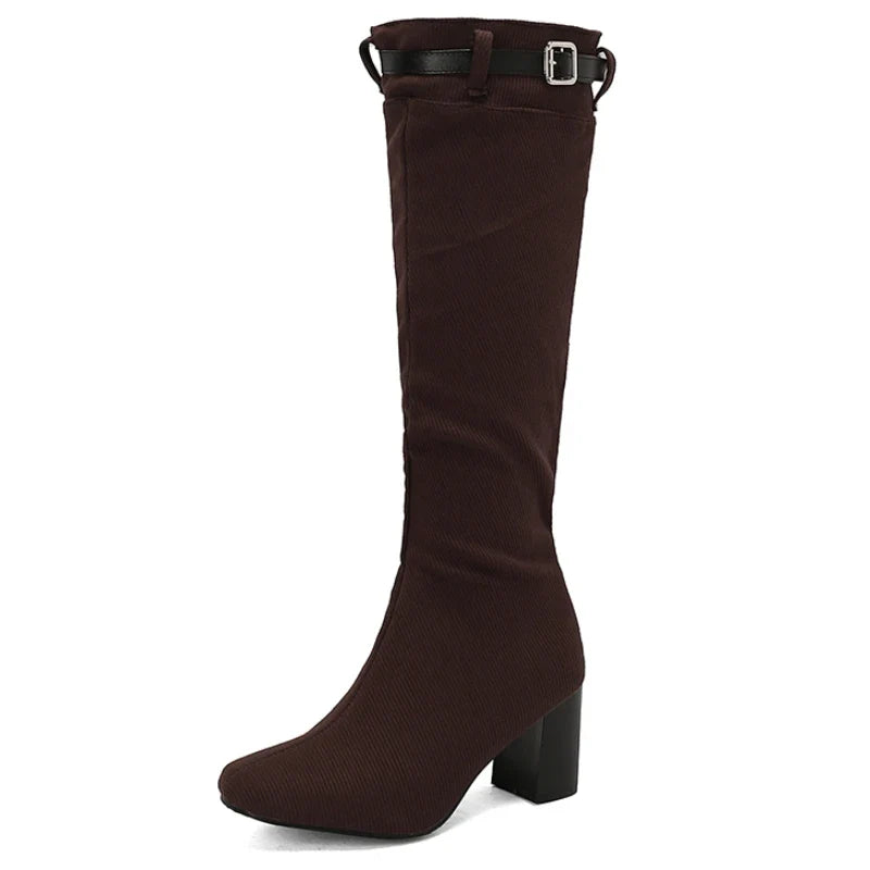 Stützende und stilvolle orthopädische Stiefel