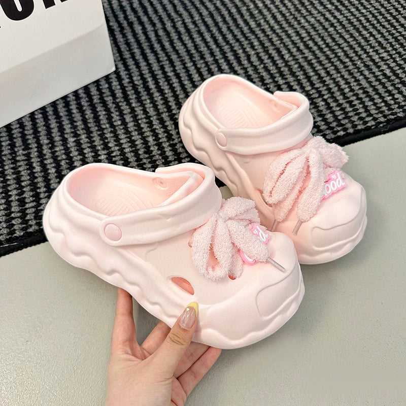 Elegante und stützende orthopädische Sandalen