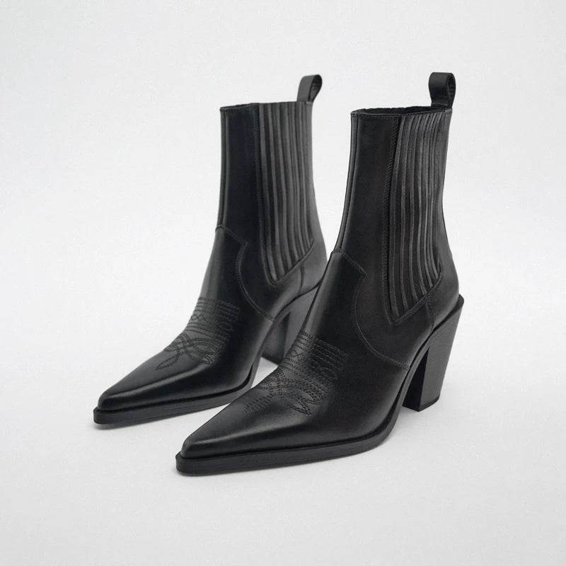 Bequeme und modische orthopädische Stiefel