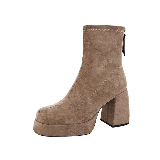 Elegante und stützende orthopädische Stiefel