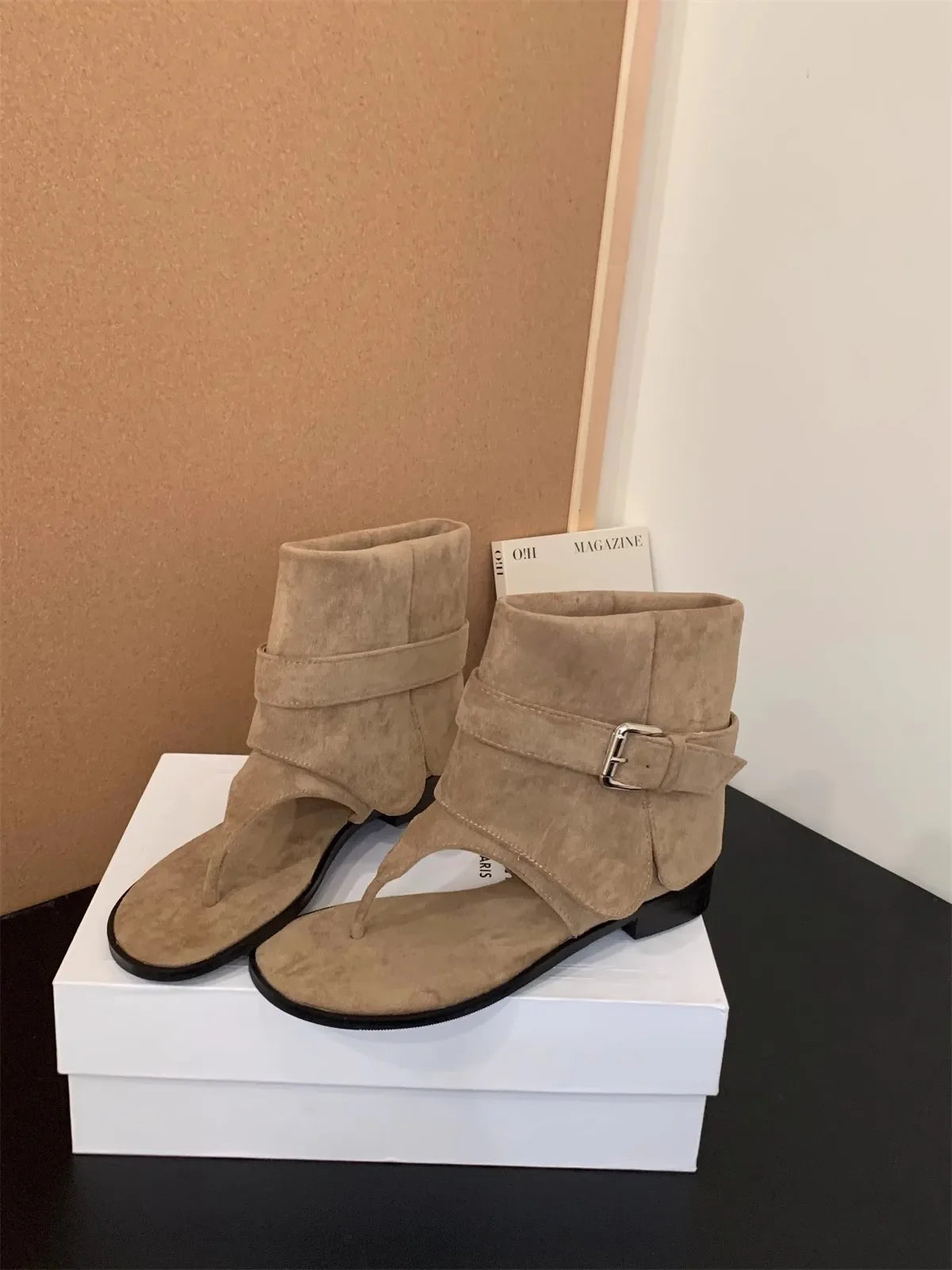 Lässige und stützende orthopädische Sandalen