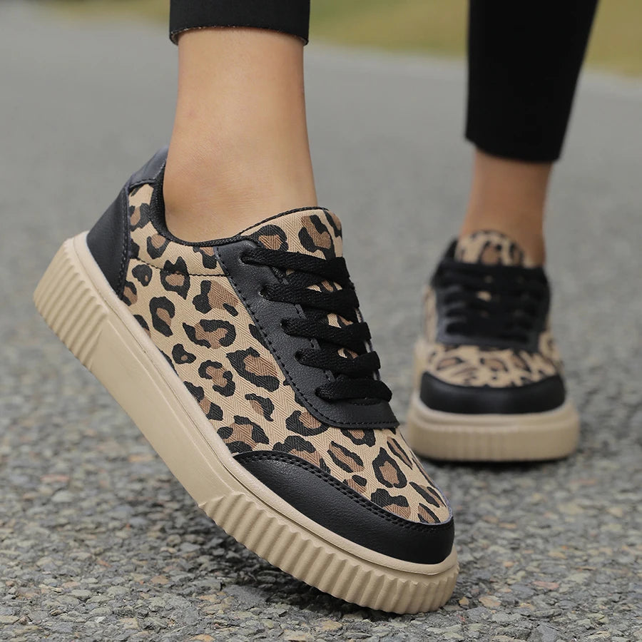 Bequeme und modische orthopädische Turnschuhe