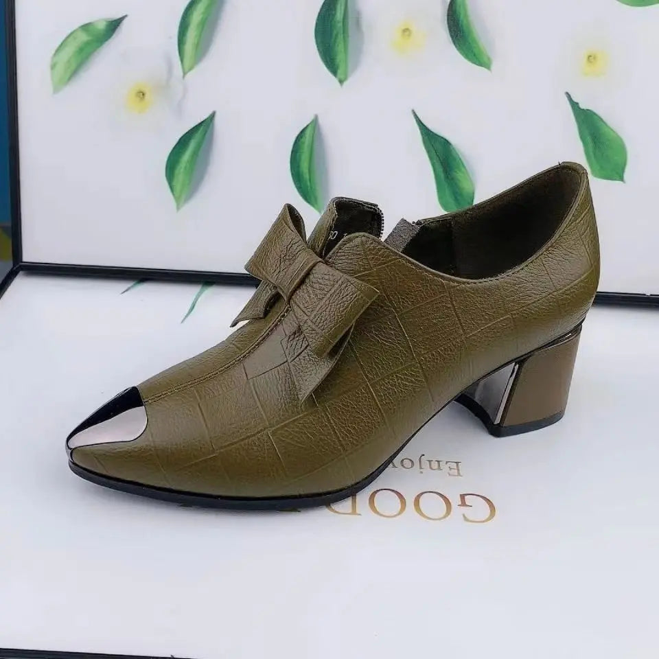 Elegante und stützende orthopädische Sandalen