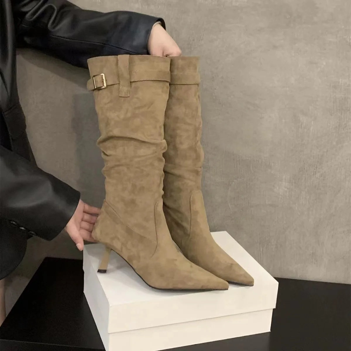 Modische und stützende orthopädische Stiefel