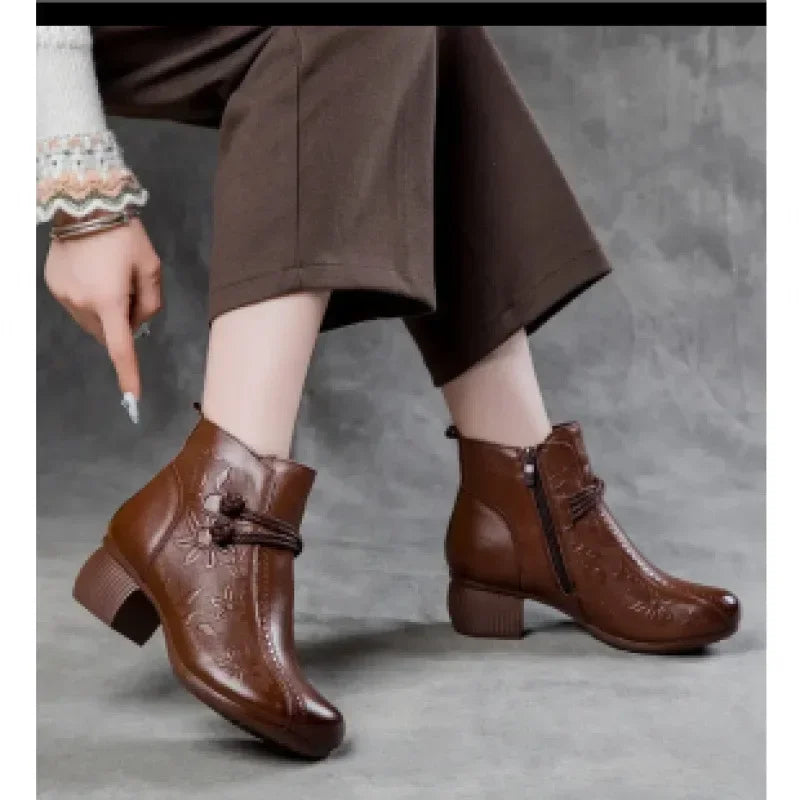 Elegante und stützende orthopädische Absätze