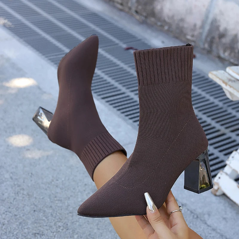 Lässige und stützende orthopädische Stiefel