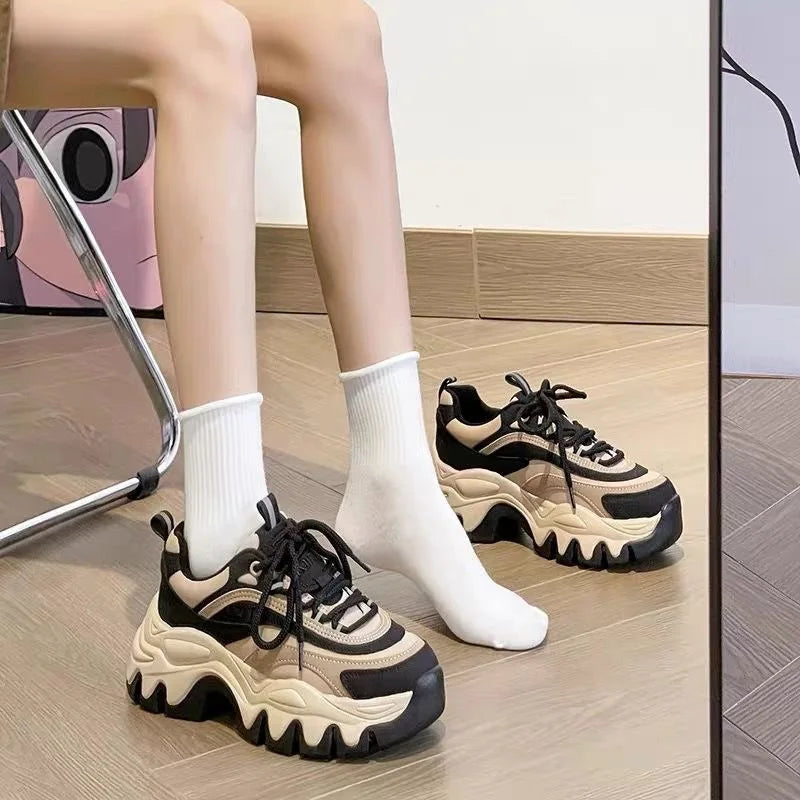 Elegante und stützende orthopädische Turnschuhe