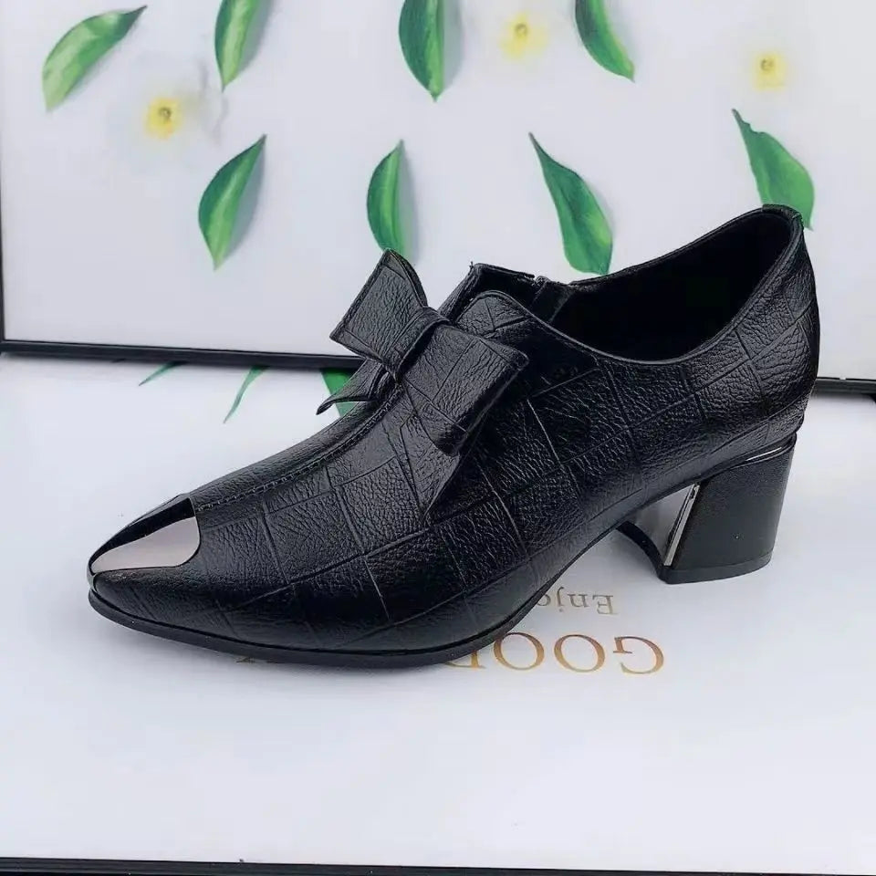 Elegante und stützende orthopädische Sandalen