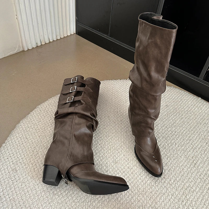 Stützende und trendige orthopädische Stiefel