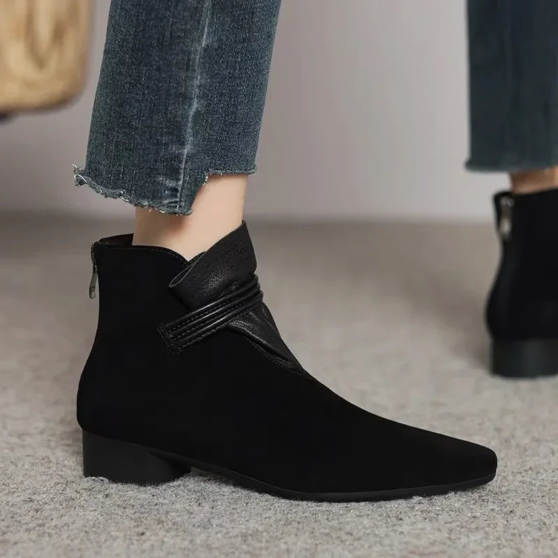 Elegante und stützende orthopädische Stiefel