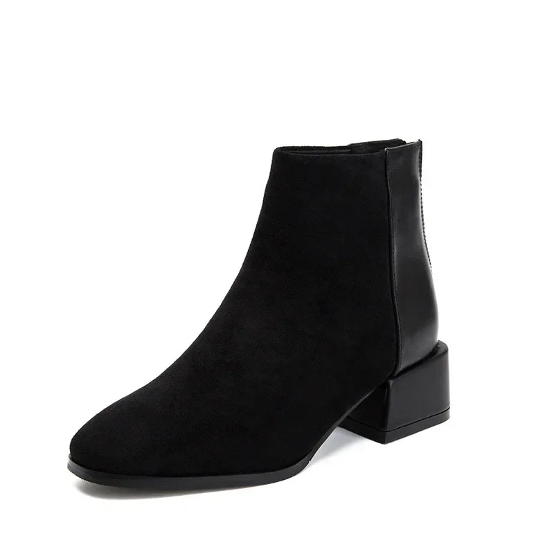 Bequeme und modische orthopädische Stiefel