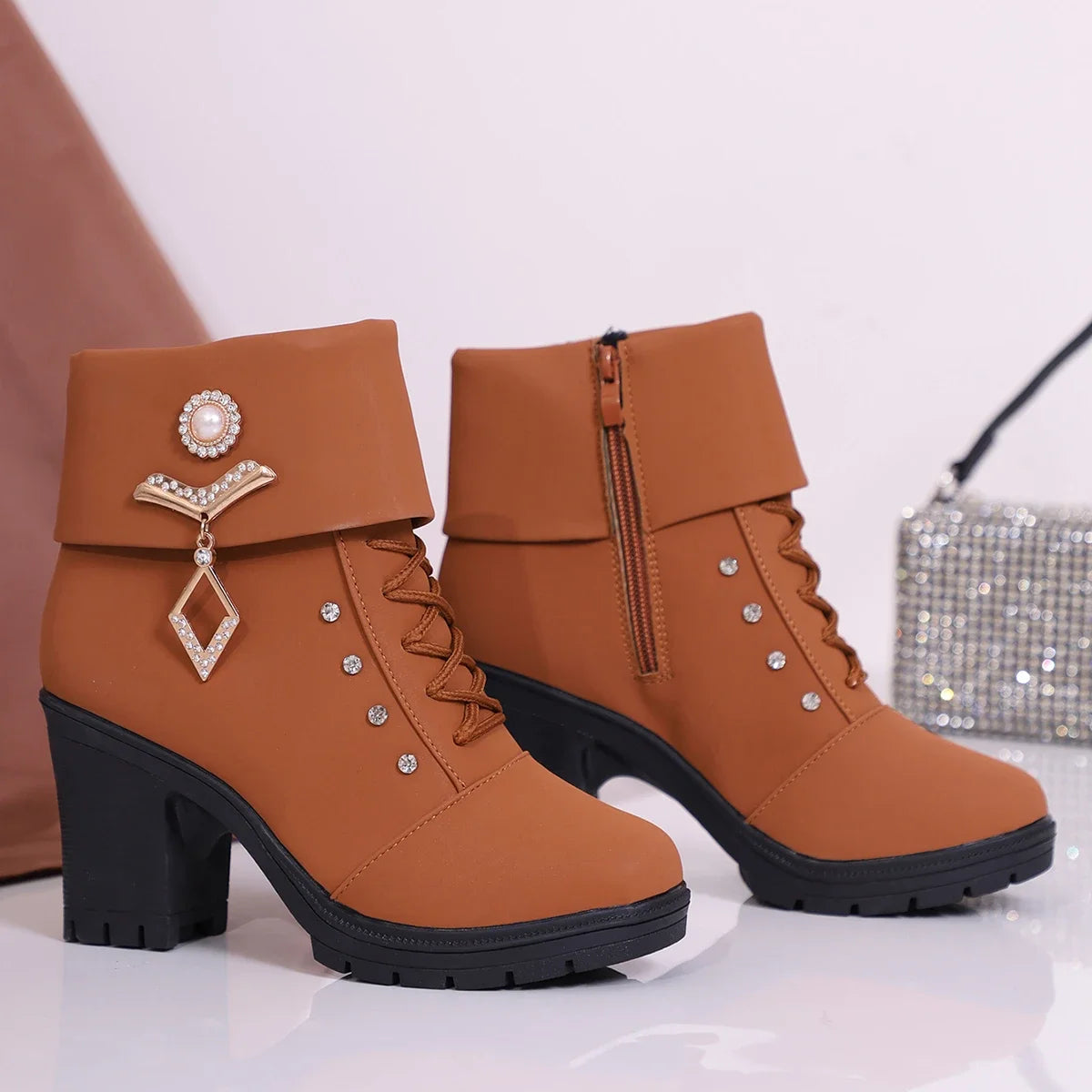 Stützende und trendige orthopädische Stiefel