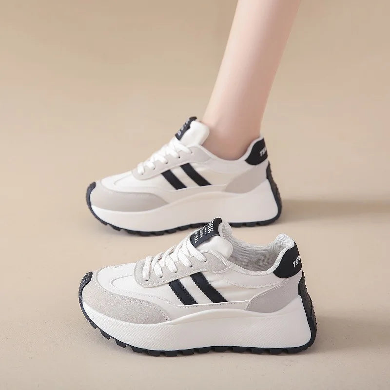 Bequeme und modische orthopädische Turnschuhe
