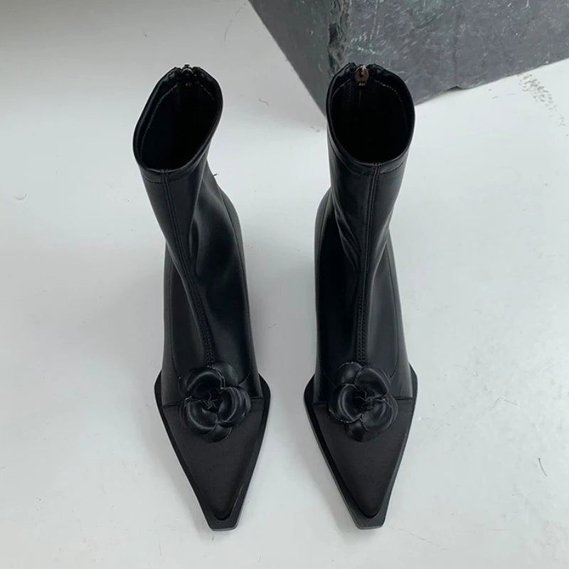 Lässige und stützende orthopädische Stiefel