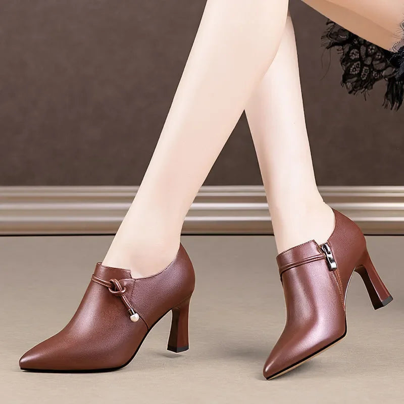 Elegante und stützende orthopädische Stiefel