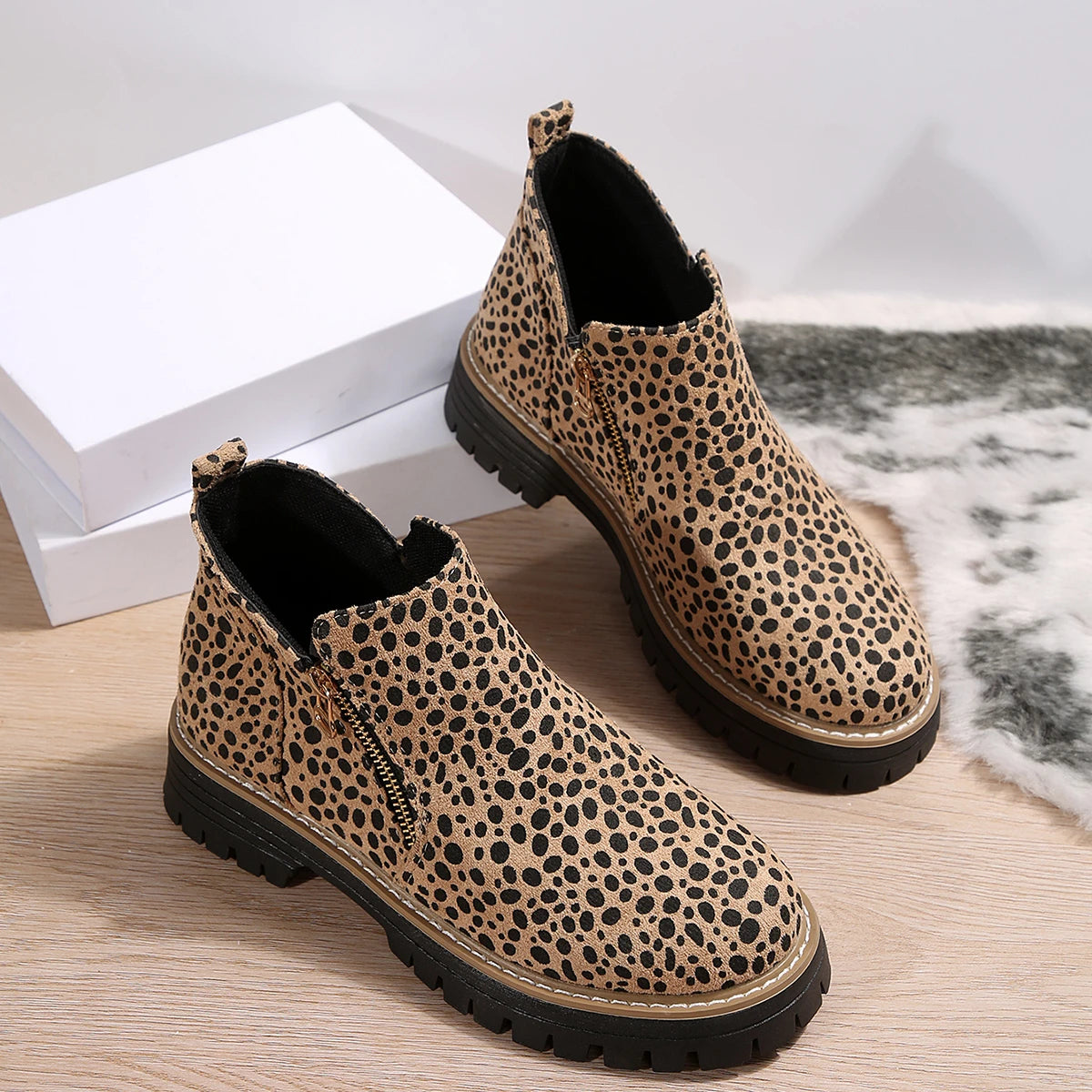 Stützende und trendige orthopädische Stiefel