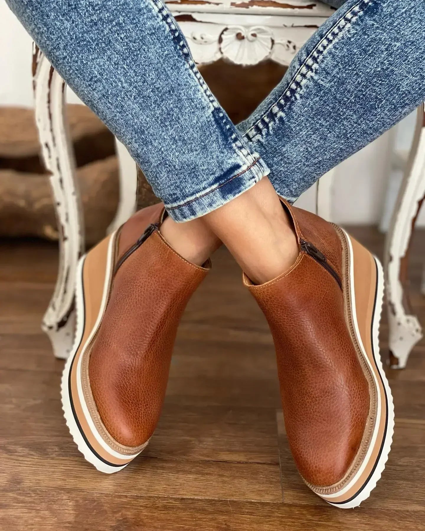 Elegante und stützende orthopädische Stiefel