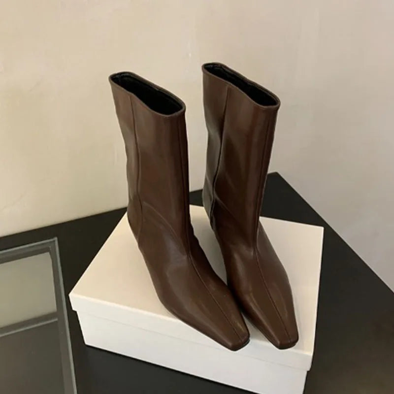 Modische und stützende orthopädische Stiefel