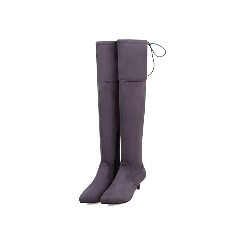 Elegante und stützende orthopädische Absätze