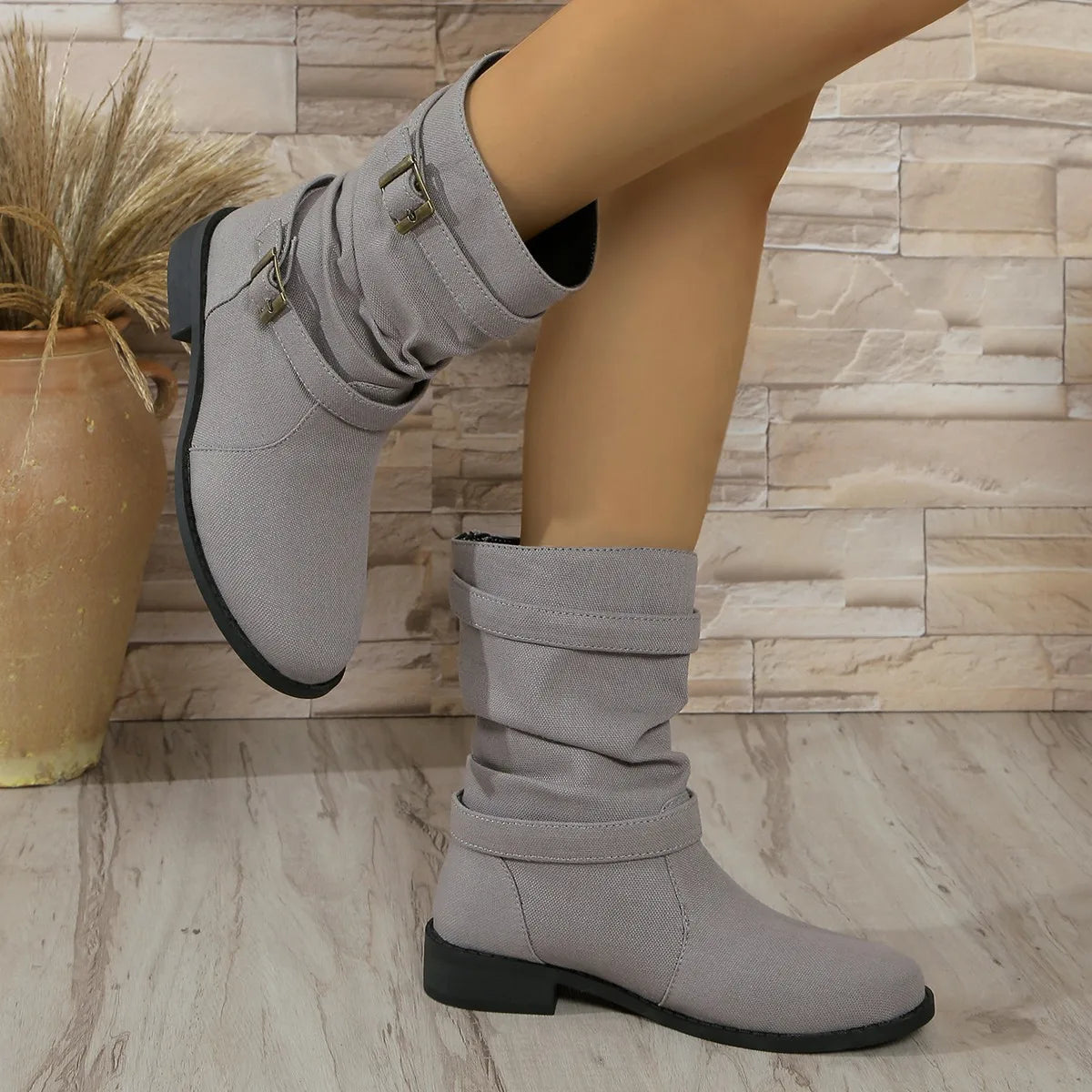 Stützende und trendige orthopädische Stiefel