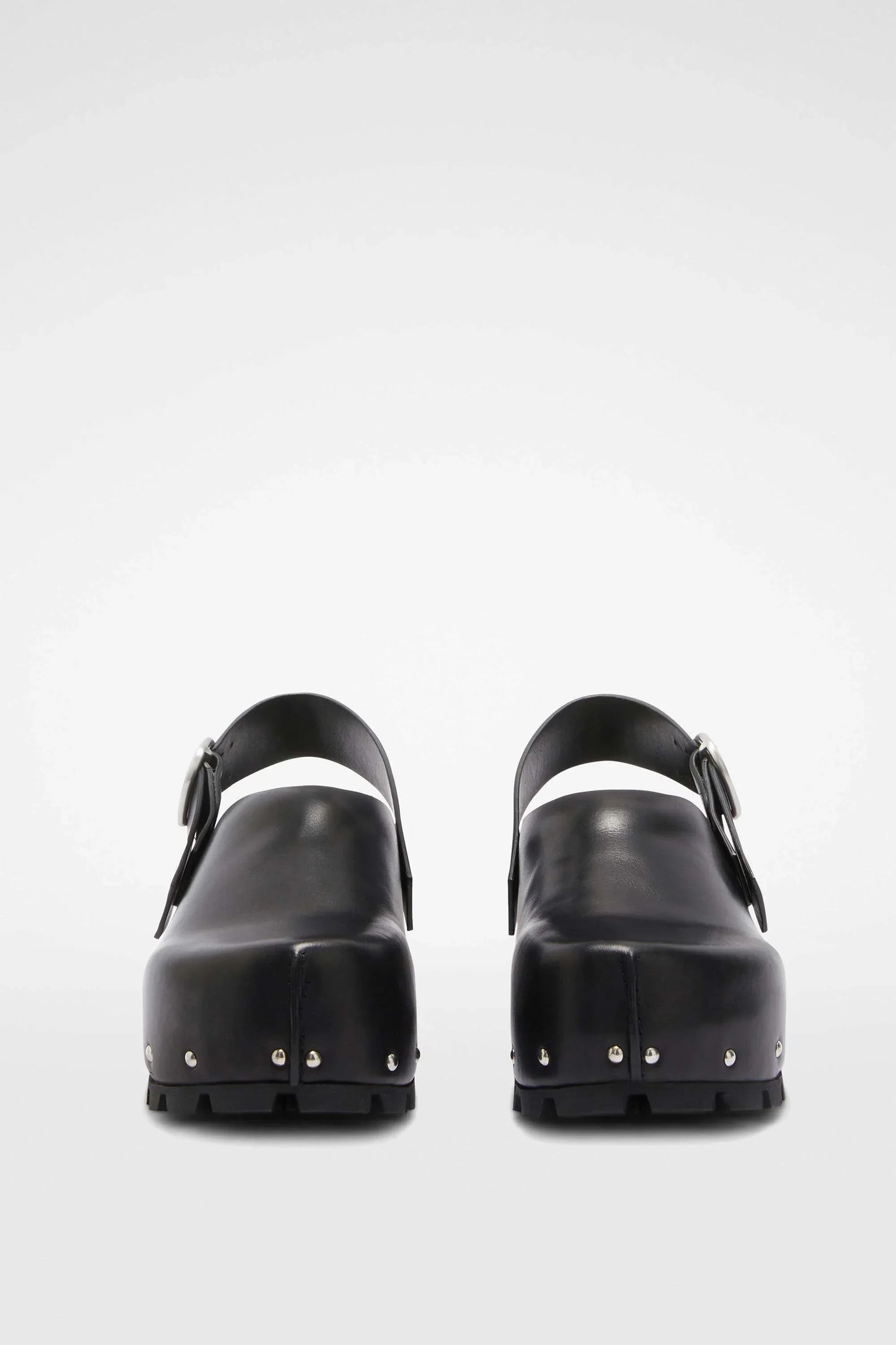 Elegante und stützende orthopädische Sandalen