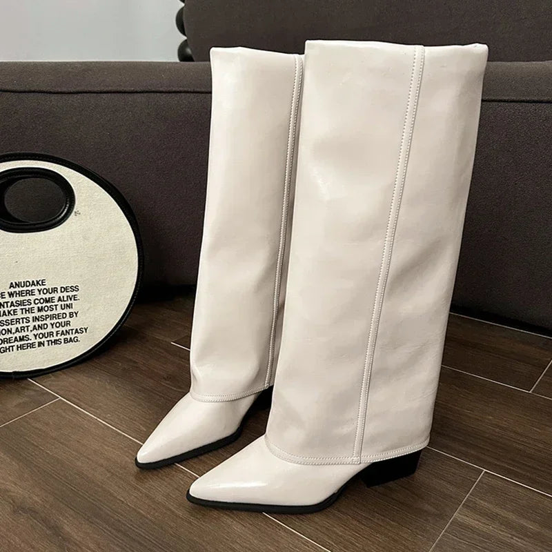 Stützende und stilvolle orthopädische Stiefel