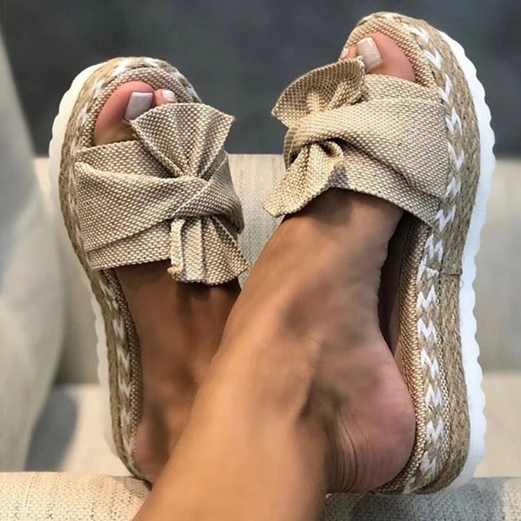 MW | | Trendige Sommersandalen mit Schleife
