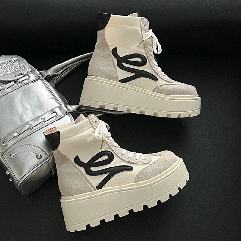 Elegante und stützende orthopädische Turnschuhe