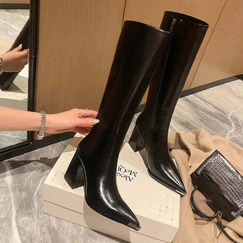 Elegante und stützende orthopädische Stiefel