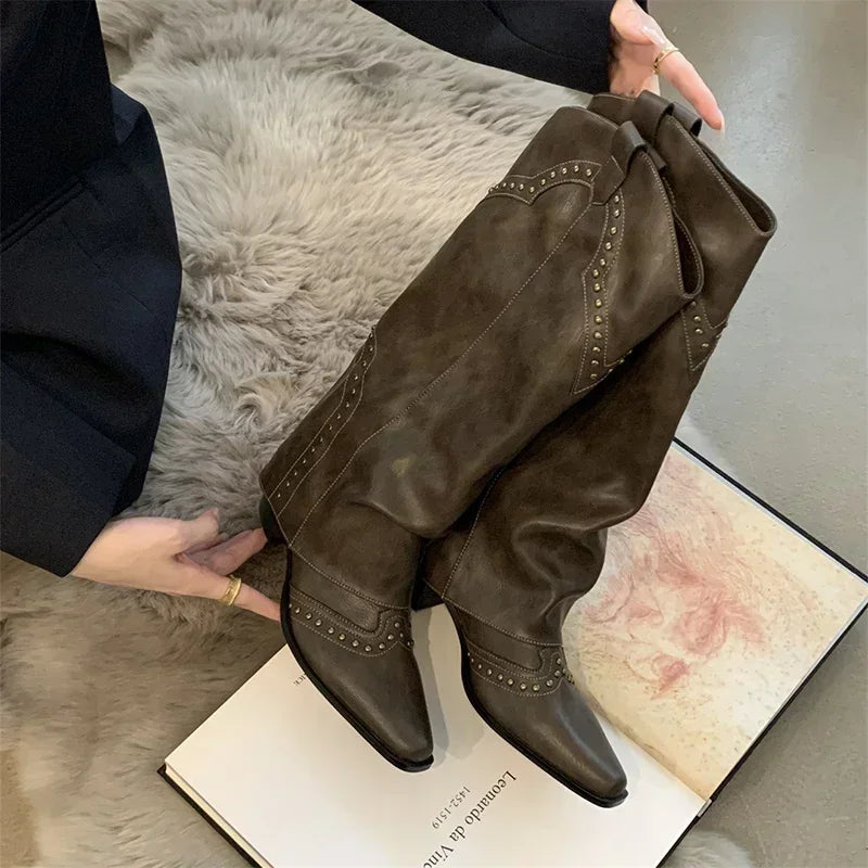 Bequeme und modische orthopädische Stiefel