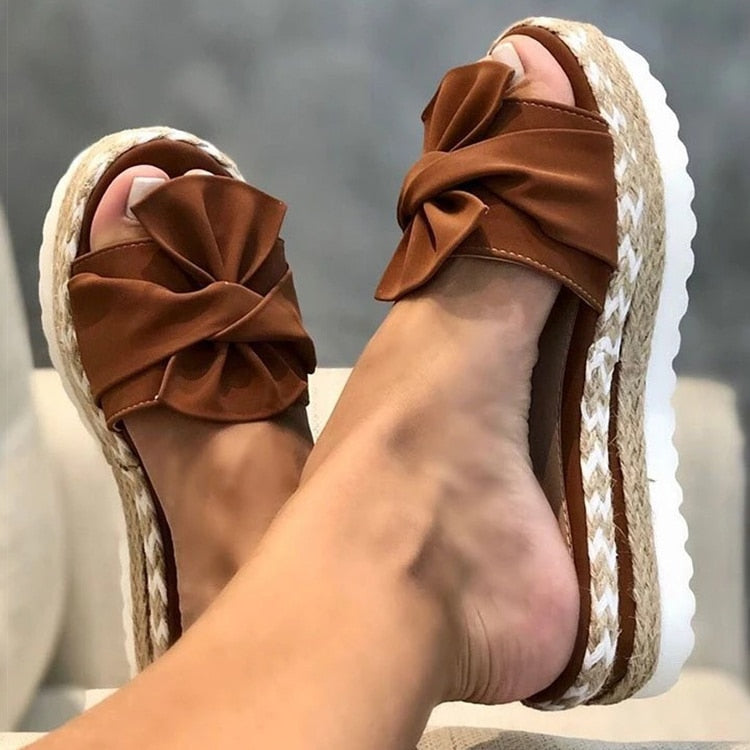 MW | | Trendige Sommersandalen mit Schleife