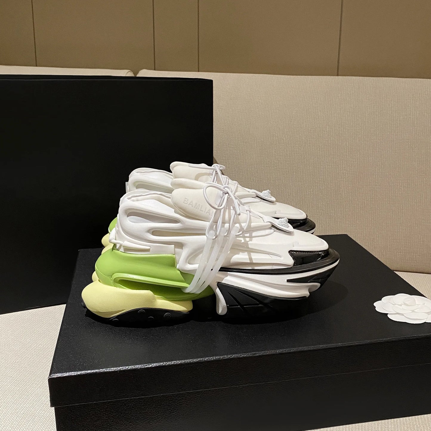 Lässige und stützende orthopädische Turnschuhe