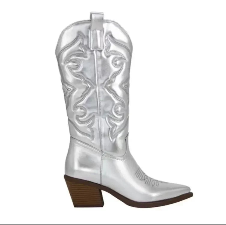 Maßgeschneiderte und bequeme orthopädische Stiefel