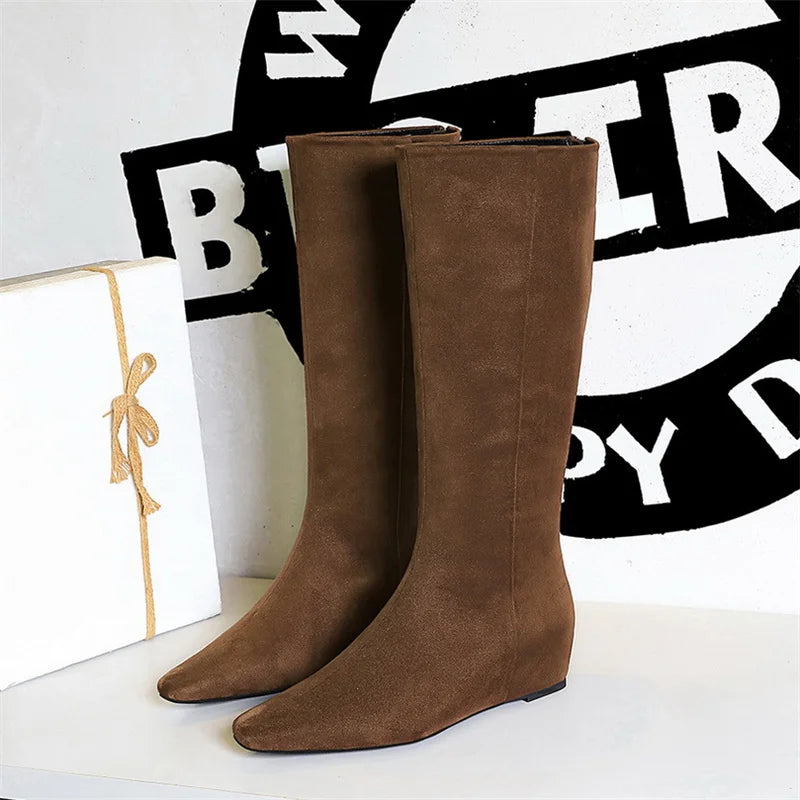 Bequeme und modische orthopädische Stiefel