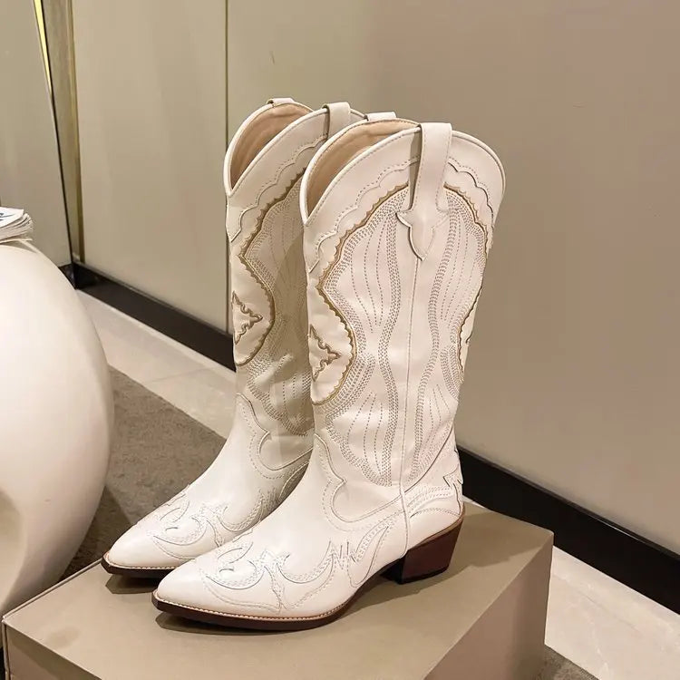 Modische und stützende orthopädische Stiefel