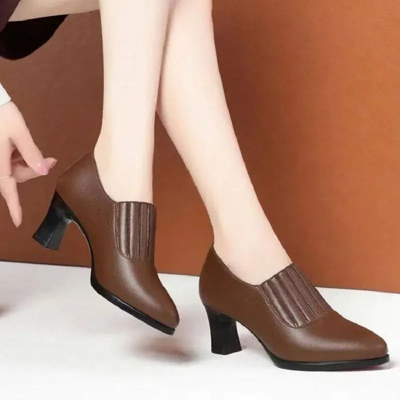 Stützende und trendige orthopädische Stiefel
