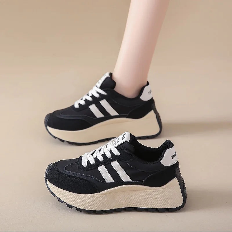 Bequeme und modische orthopädische Turnschuhe