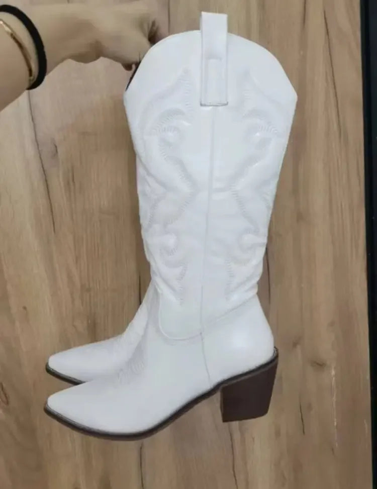 Maßgeschneiderte und bequeme orthopädische Stiefel