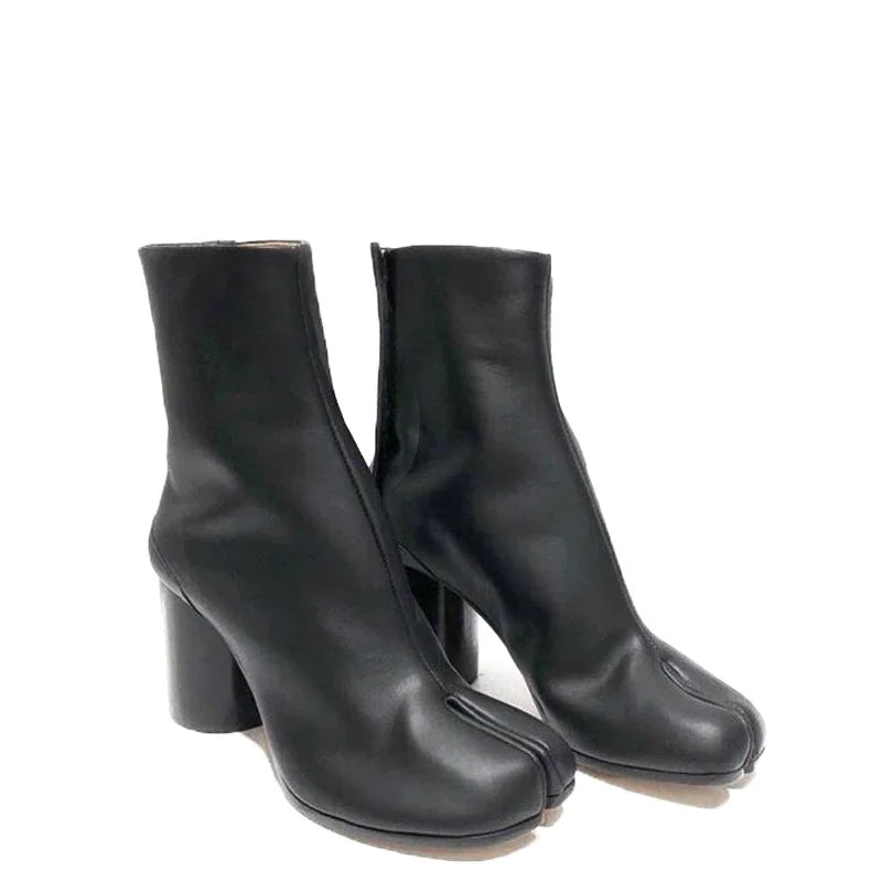 Stützende und trendige orthopädische Stiefel