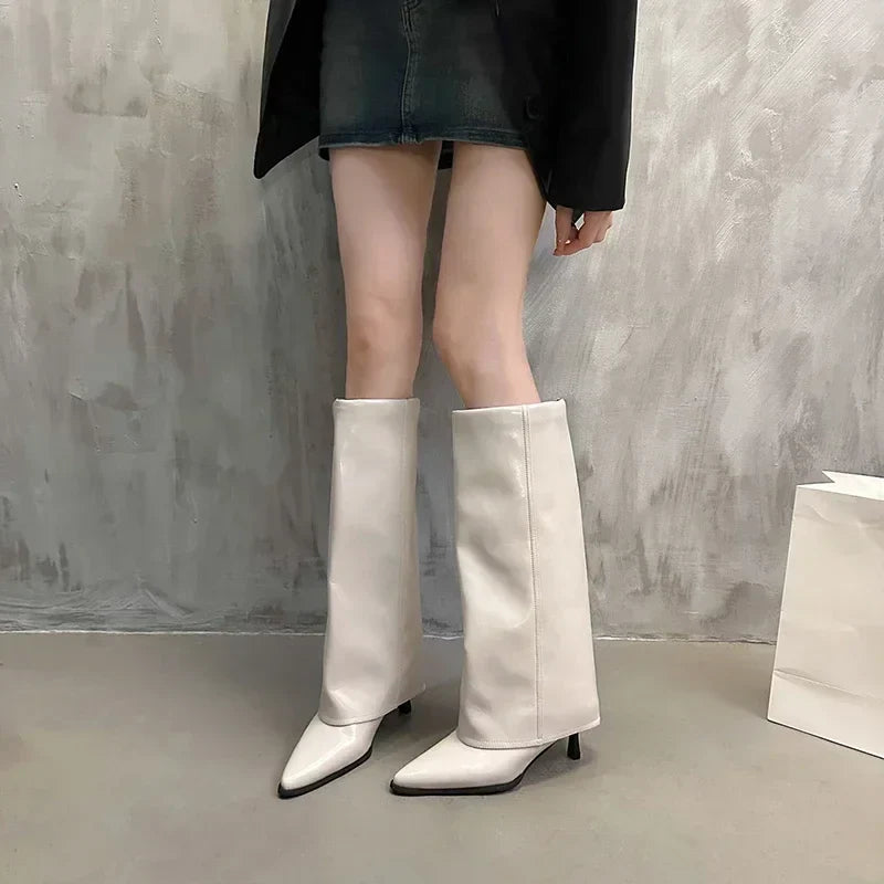 Modische und stützende orthopädische Stiefel